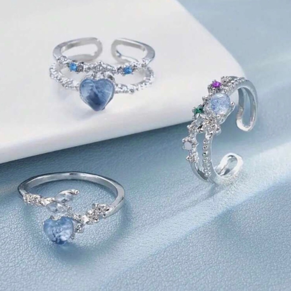 Womens 3 pc Crystal heart ring set. New